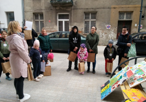 Nauczycielka, organizatorka gry, dziękuje uczestnikom za zaangażowanie.