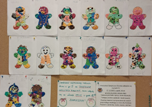 Tablica z pracami dzieci. Pierniczkowe ludziki wyklejone kolorową plasteliną.