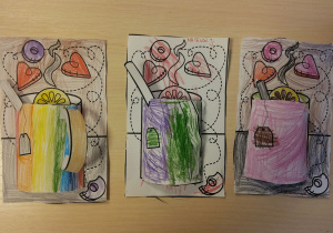 Prace plastyczne dzieci przedstawiające kubek z herbatą - praca przestrzenna wykonana z papieru, kubek został pokolorowany kredkami.