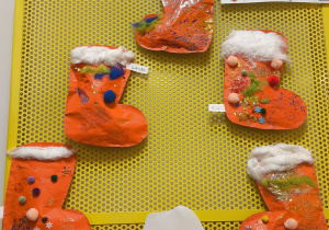 Na zdjęciu widać prace zrobione na kółku plastycznym.